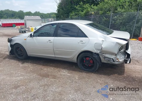 2006 Toyota Camry Le z USA, uszkodzony, nr VIN 4T1BE32K26U152109